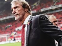 LOL直播-曼联主教练辞职，球队陷入颓势