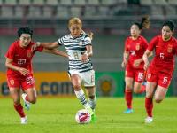 LOL-中国女足选手在比赛中展现出色实力