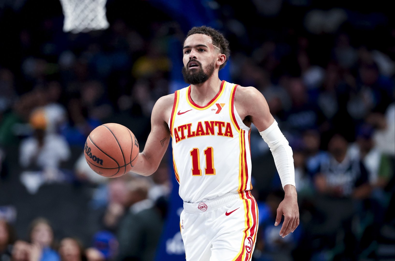 包含老鹰后卫接受伤愈复出，助球队轻松获胜的词条