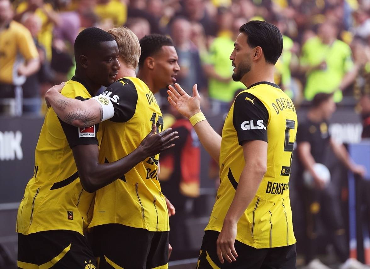 汉堡球迷集体抗议,德甲保级希望渺茫的简单介绍 汉堡球迷集体抗议,德甲保级希望渺茫的简单介绍