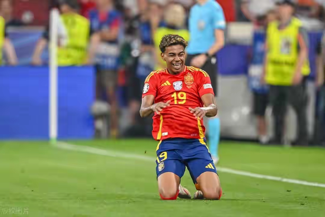 欧洲杯预选赛战绩惊艳,球员们热血拼搏场面触动的简单介绍 欧洲杯预选赛战绩惊艳,球员们热血拼搏场面触动的简单介绍