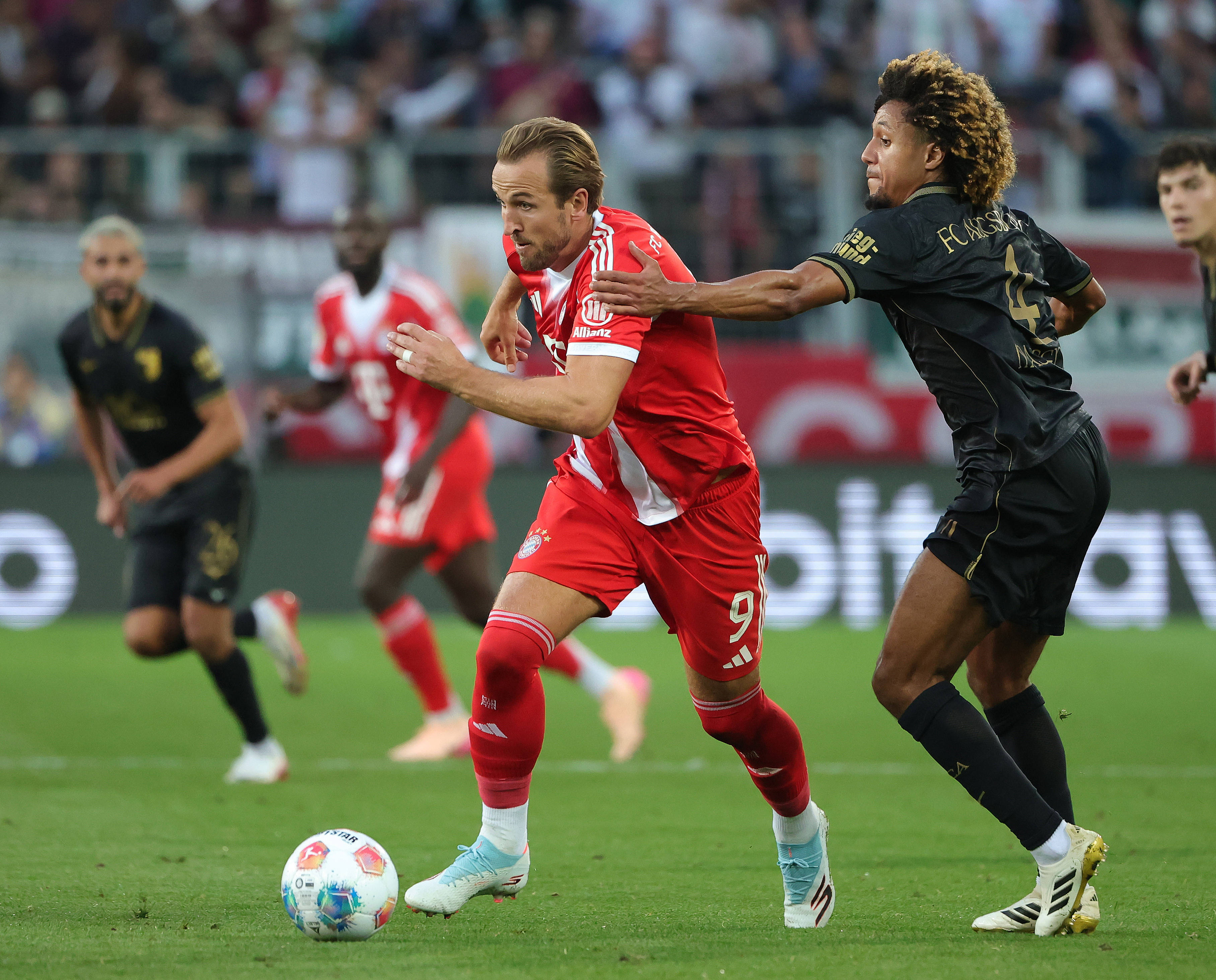 包含奥格斯堡主场胜出，德甲积分榜略有上升的词条