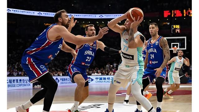 欧洲篮球联赛决赛现场气氛热烈感人 欧洲篮球联赛决赛现场气氛热烈感人