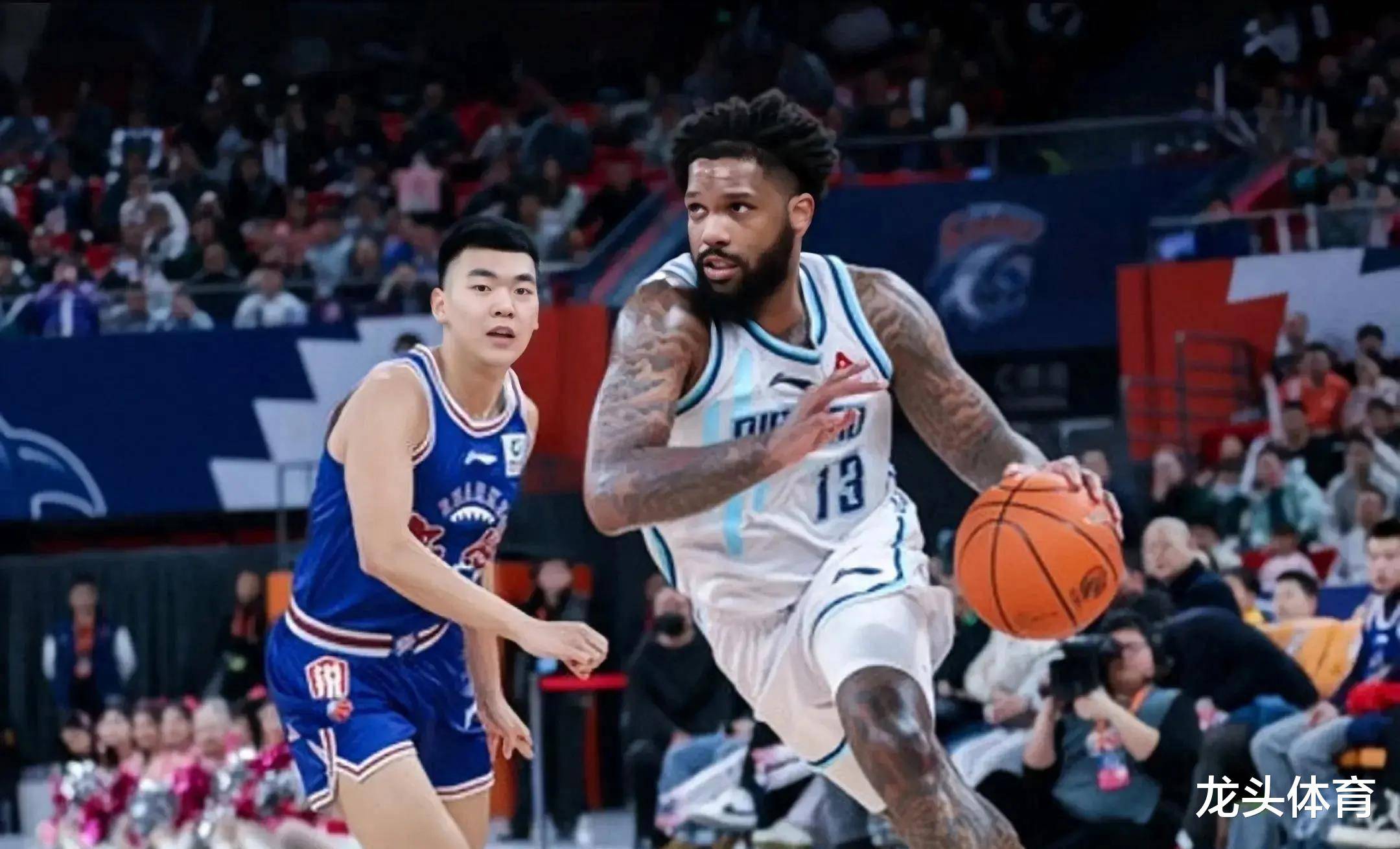 球队备战新季，外援表现亮眼