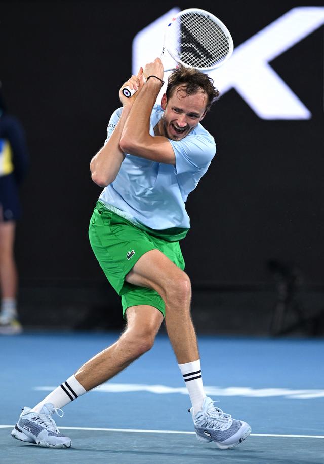 关于英国网球队轻取意大利网球队，梅德韦杰夫制霸全场的信息