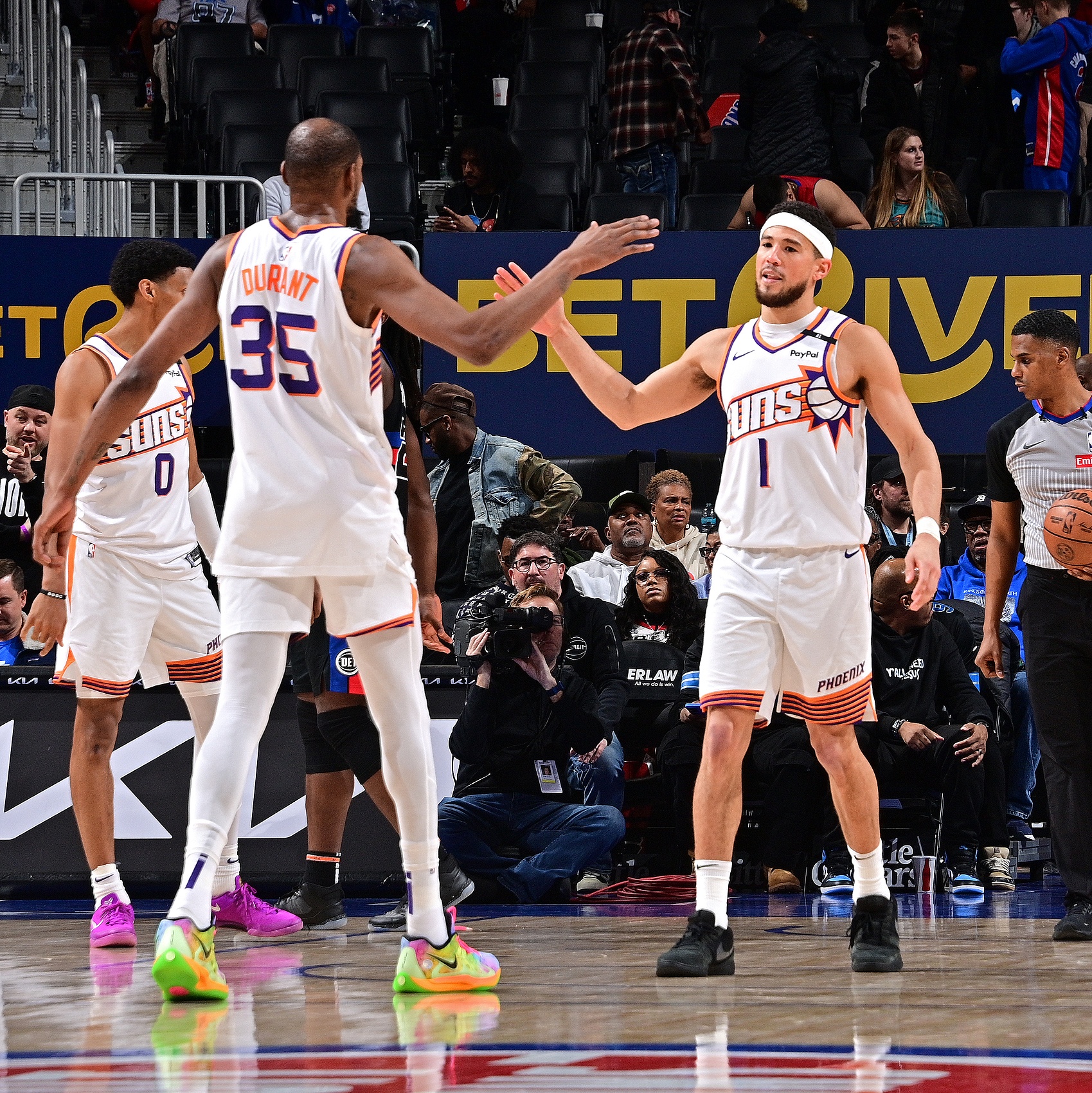 包含南韩男篮爆冷灰熊，萨博尼斯关键制胜的词条