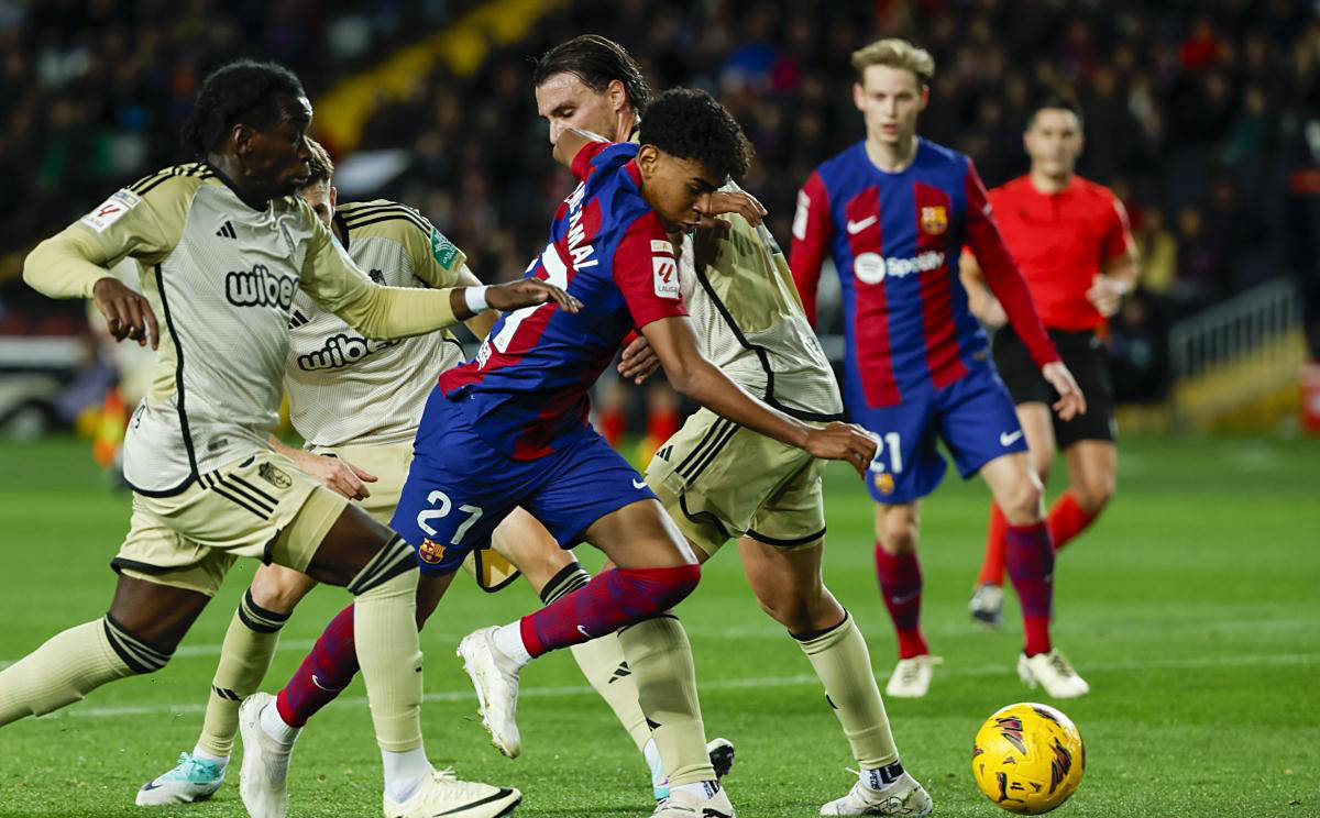 巴伦西亚客场突围,拿下宝贵三分的简单介绍 巴伦西亚客场突围,拿下宝贵三分的简单介绍