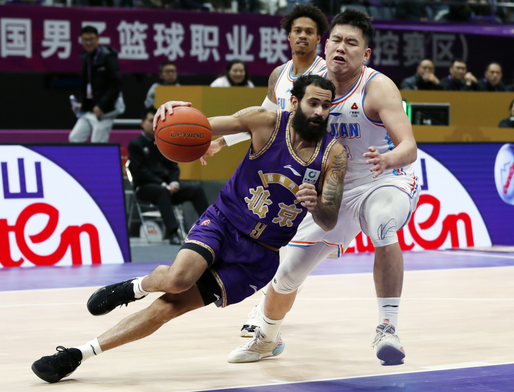 福建外援奉献感人表现，帮助球队赢得宝贵三分的简单介绍