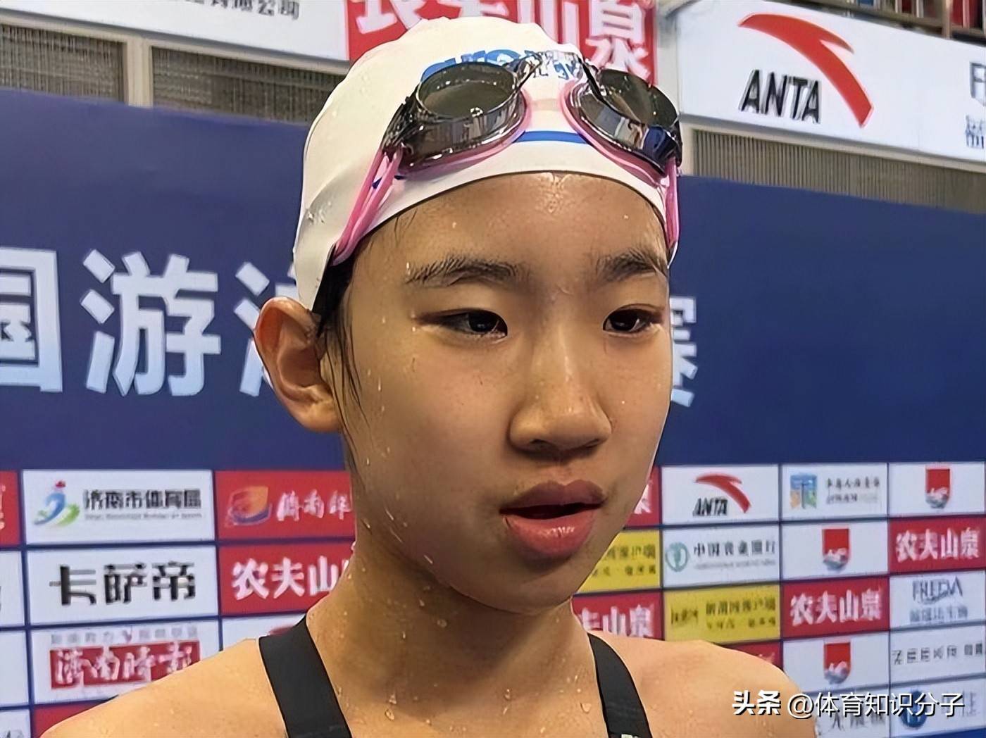 游泳比赛选手速度惊艳，冲刺夺冠的简单介绍