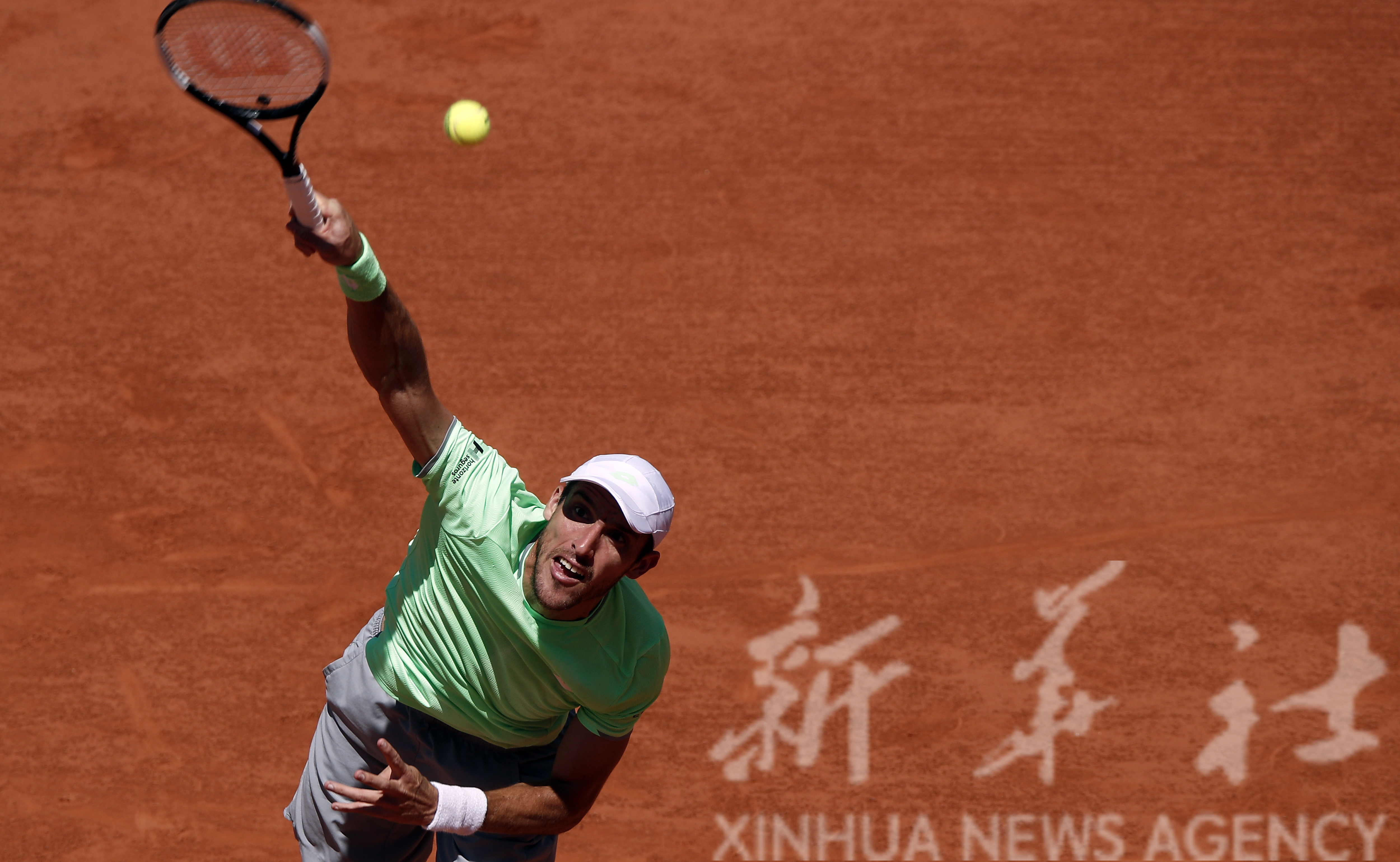 包含欧洲网球队鏖战世界网球队，费德勒三分雨点燃全场的词条