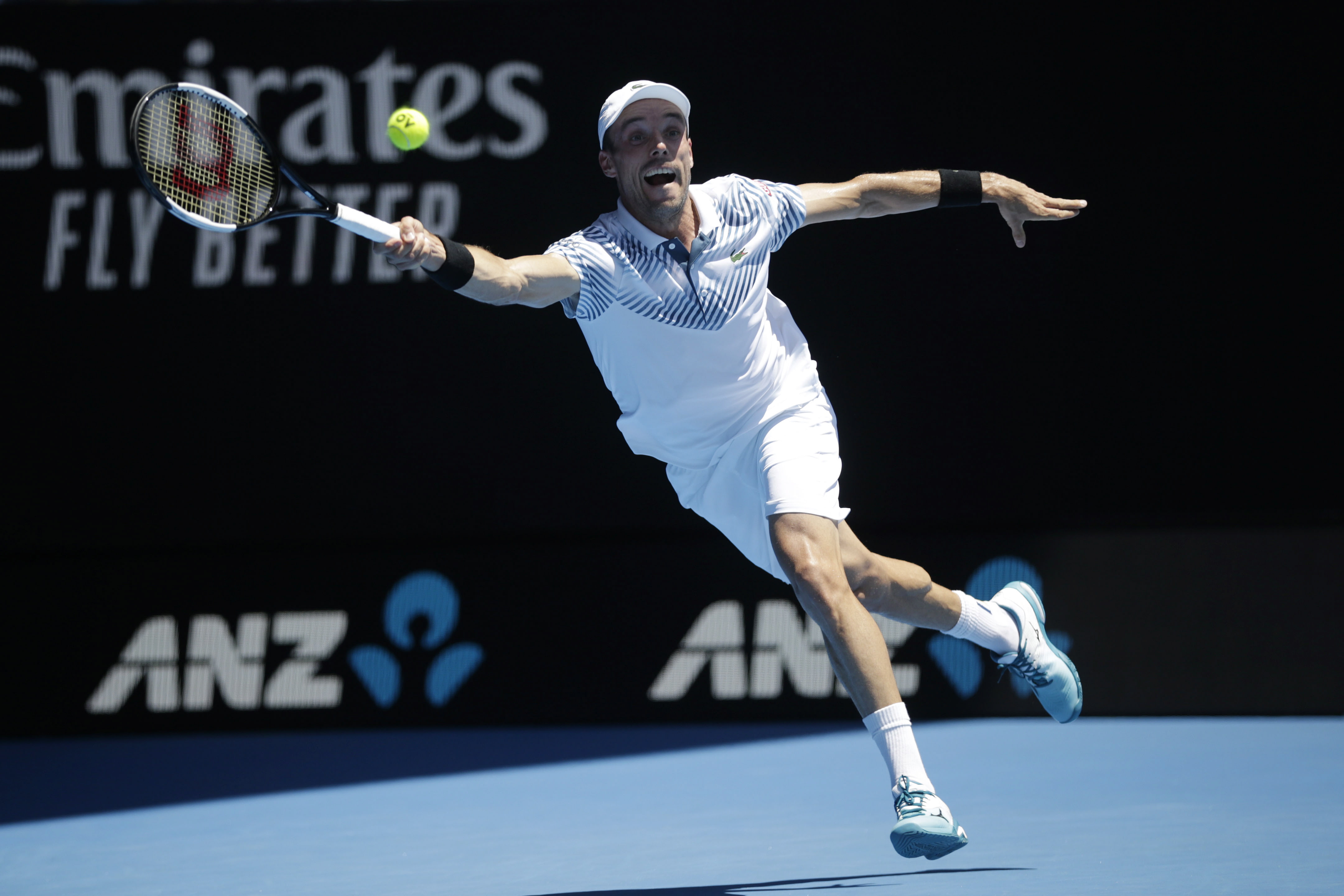 英国网球队横扫世界网球队，西西帕斯三分雨点燃全场的简单介绍