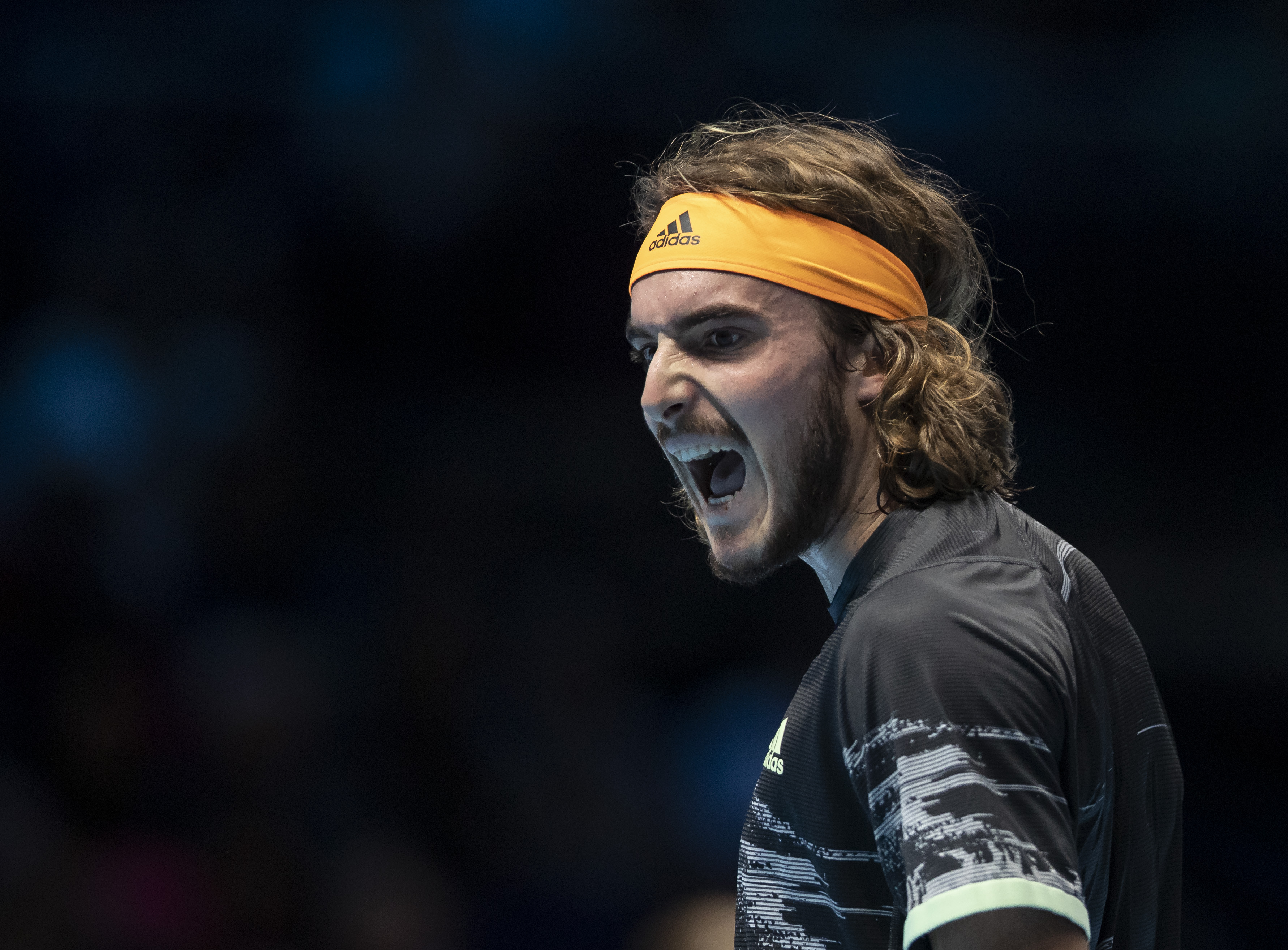 英国网球队横扫世界网球队，西西帕斯三分雨点燃全场的简单介绍