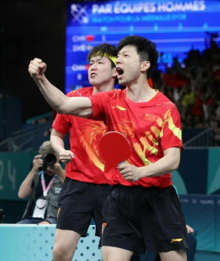 中国队完胜瑞典队,许昕点燃赛场 中国队完胜瑞典队,许昕点燃赛场