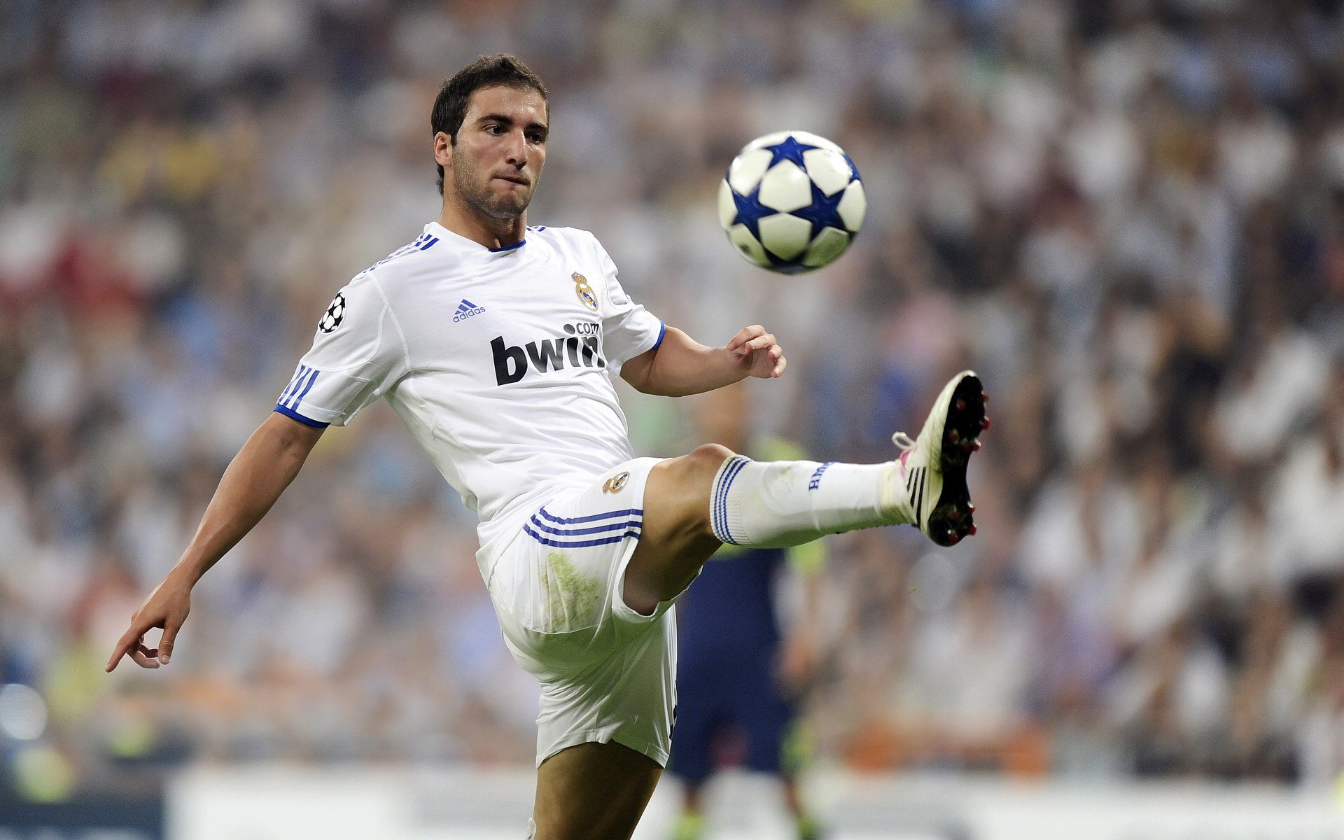 奥斯梅恩的爆发与秘鲁的锁链，当个人天赋遭遇体系铁壁